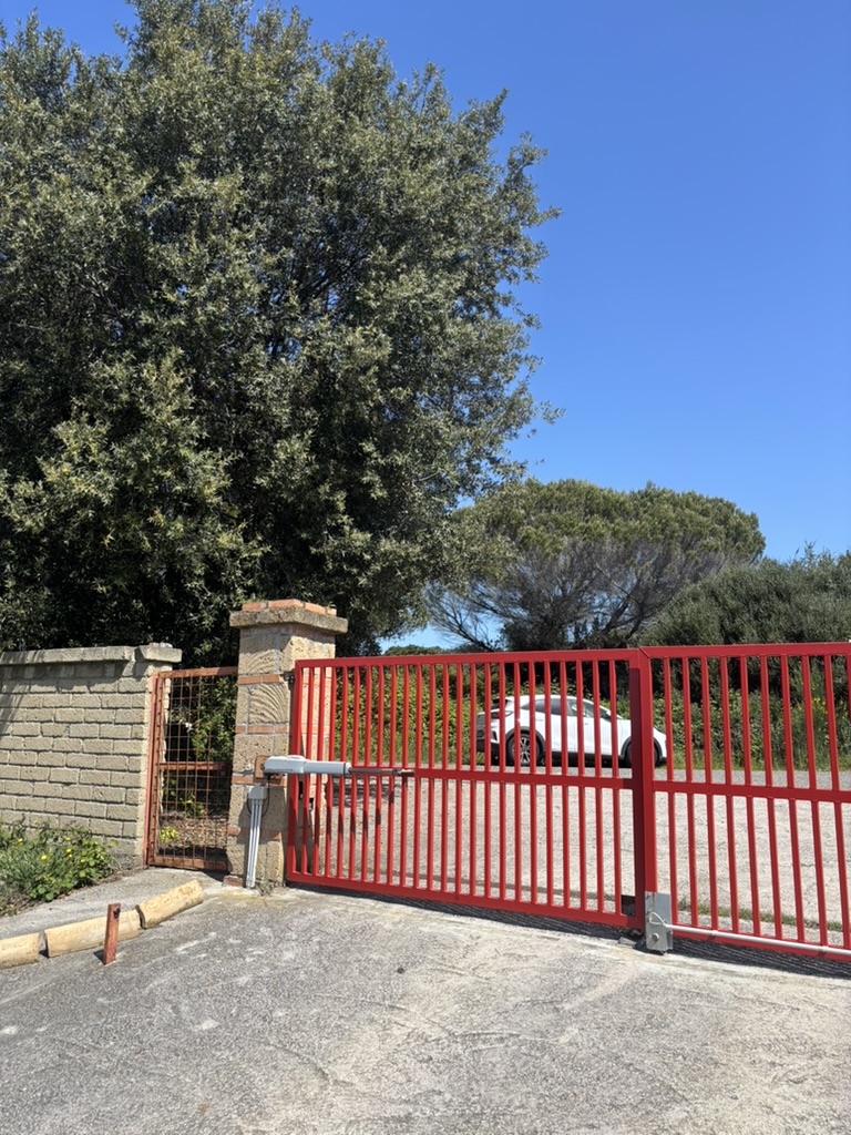 In Tuscany, charming two-storey farmhouse for sale with large garden and surrounding land in Campolecciano Mare