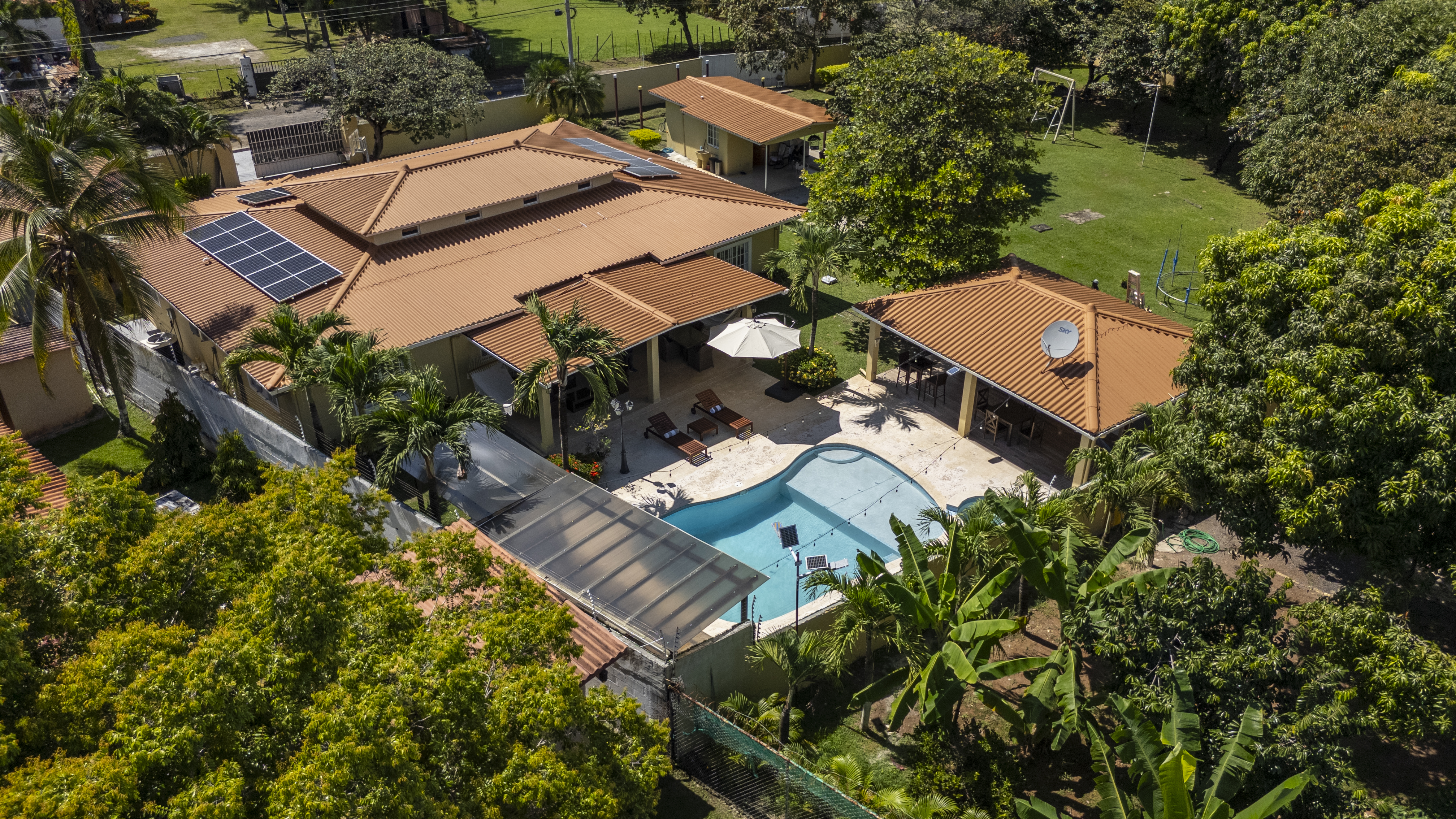 Country house (508 m2) on a Lot Size 979 m2 for Sale