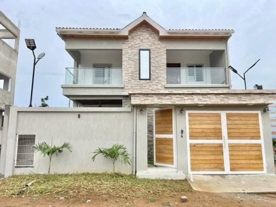 VILLA DUPLEX DE 05 PIÈCES EN VENTE A GRAND-BASSAM 