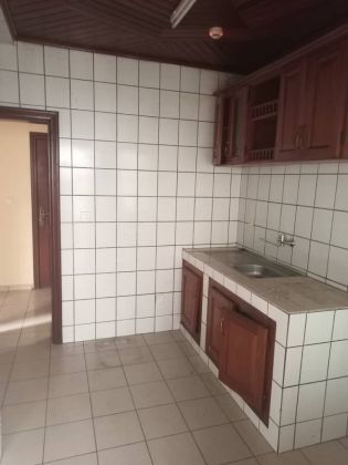 APPARTEMENT DE DEUX CHAMBRES À LOUER À BONAPRISO 