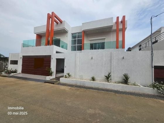 IN VENDITA: MAGNIFICO DUPLEX DI ALTO LIVELLO A RIVIERA 4 VICINO ...