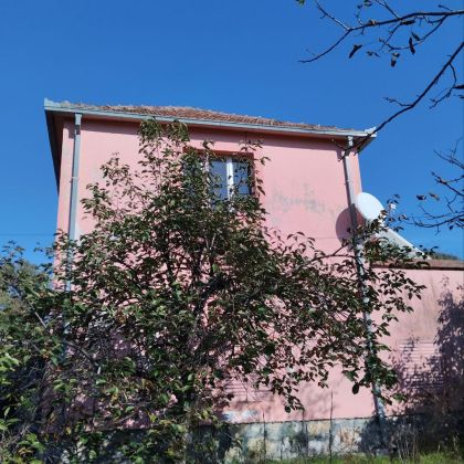 Montenegrin Vineyard Escape – A Stone House with a Soul 