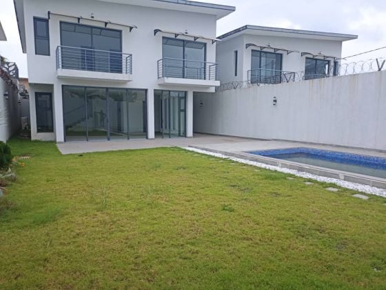 Villa con piscina in affitto in Riviera