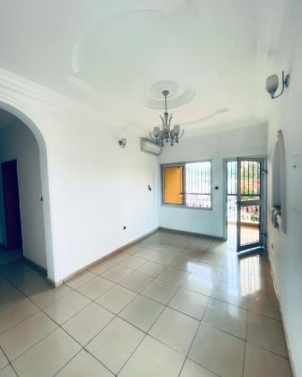 PENTHOUSE DE 03 CHAMBRES À LOUER À BASTOS 