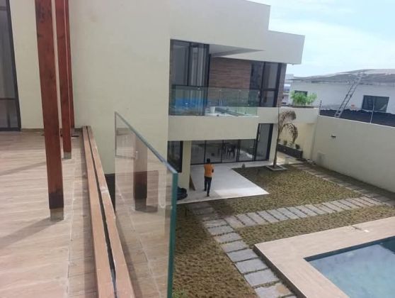 À vendre nouvelle construction 9 pièces + piscine ...