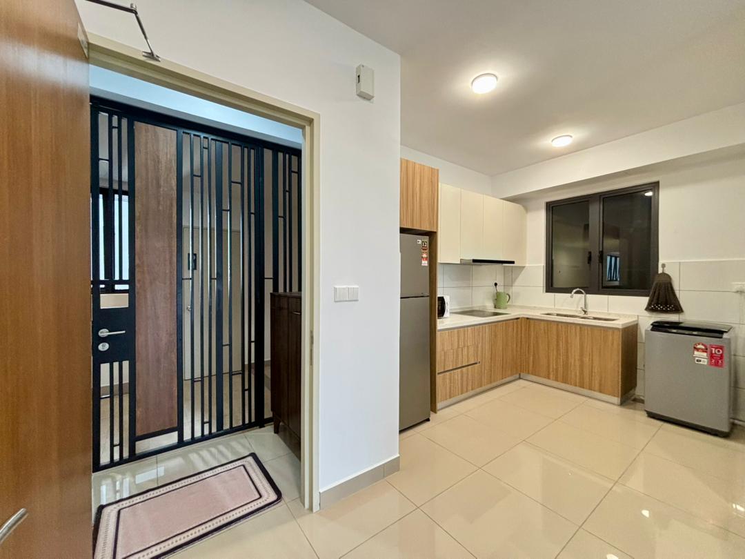 2 Bedroom Balcony unit with unblocked KLCC View!