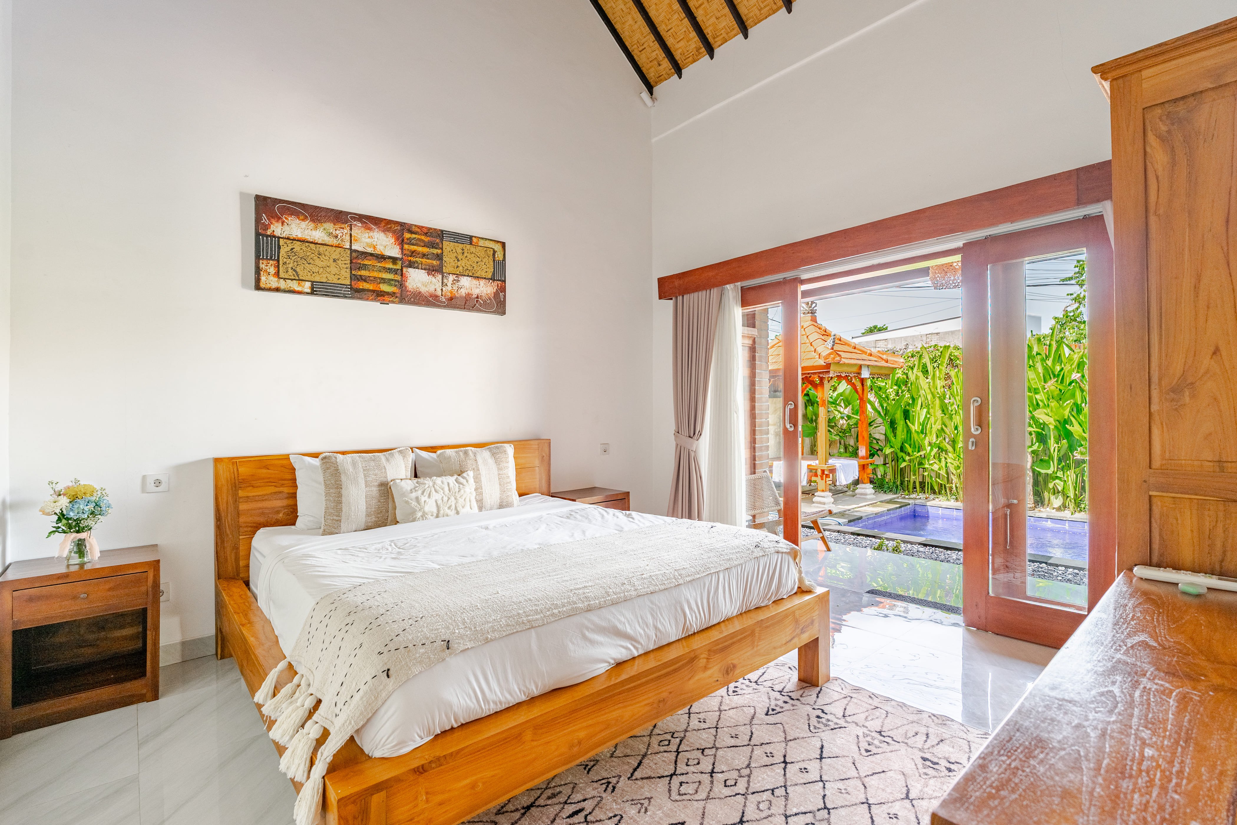Private Furnished Room in Balinese Villa – Canggu Area, Pool & Fast Wi-Fi