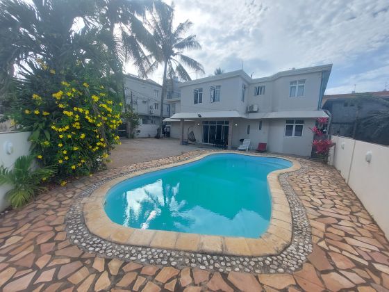 Maison de Charme avec Piscine Privée à Louer à Grand ...
