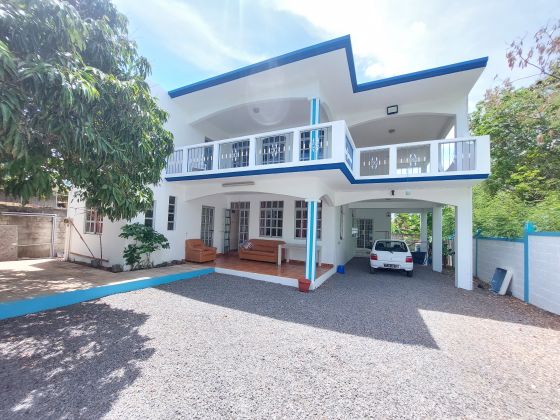 Grande Maison Familiale avec Piscine à Louer à Grand Baie