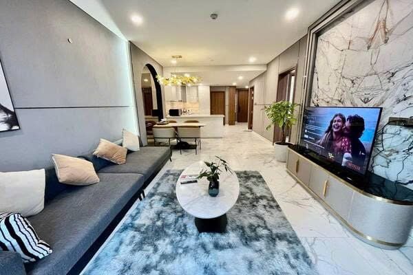 NEED FOR RENT THE LUXURY APARTMENT METROPOLE, 2 BEDROOMS, FULLY FURNISHED