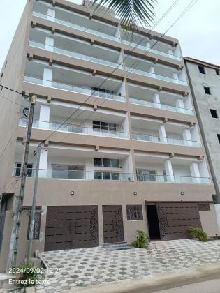 cocody deux plateau les vallon vente immeuble R+5