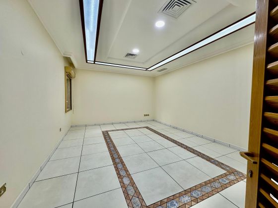 Elegant & Expansive 7 Bedroom Villa in Adan