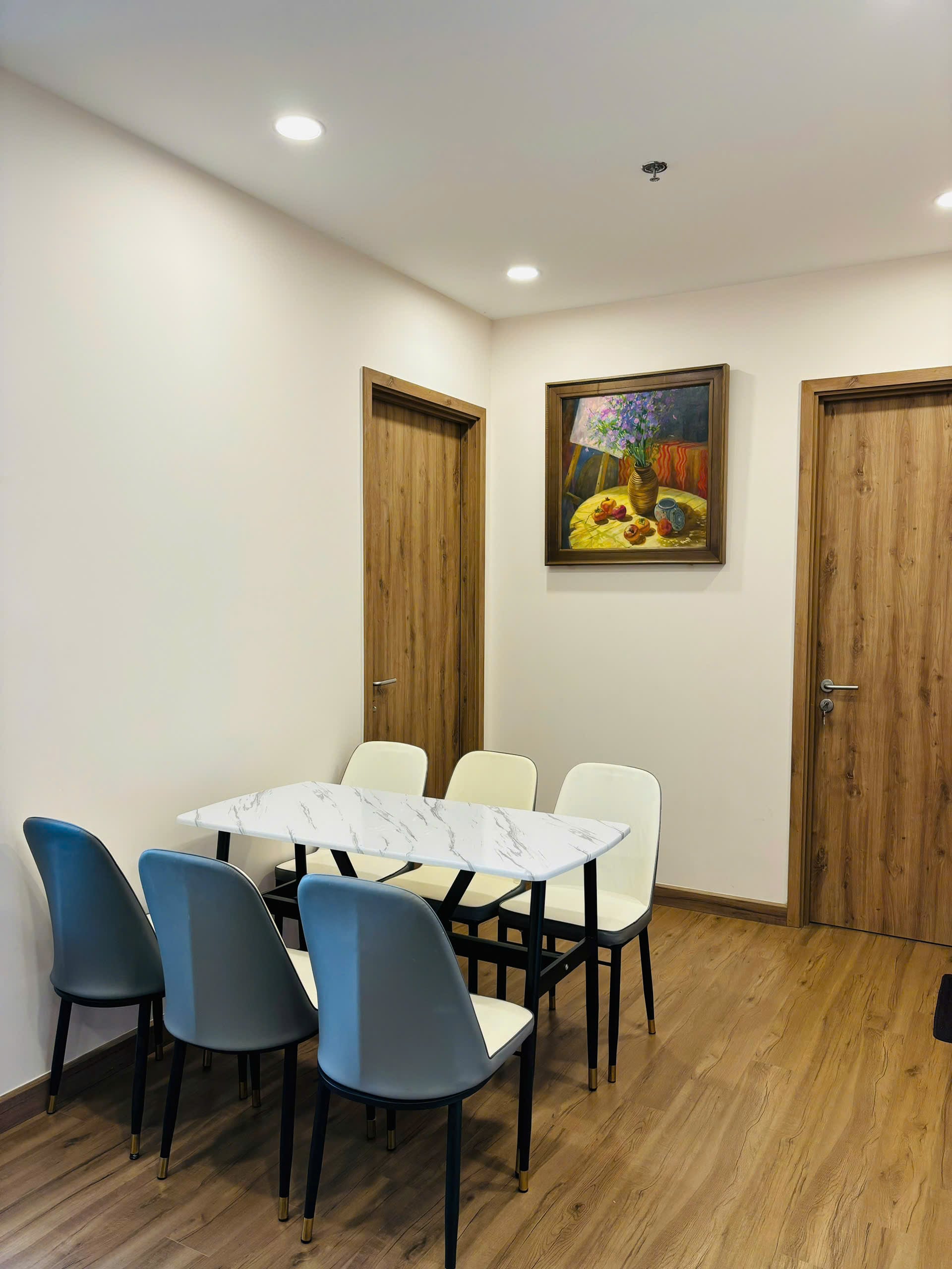 Modern 2BR Apartment for Rent in Ecopark – Fully Furnished – Ready to Move In