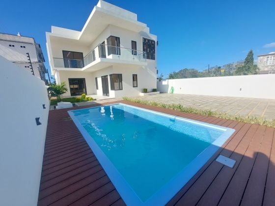 SUPERBE VILLA NON MEUBLÉE À VENDRE À GRAND BAIE