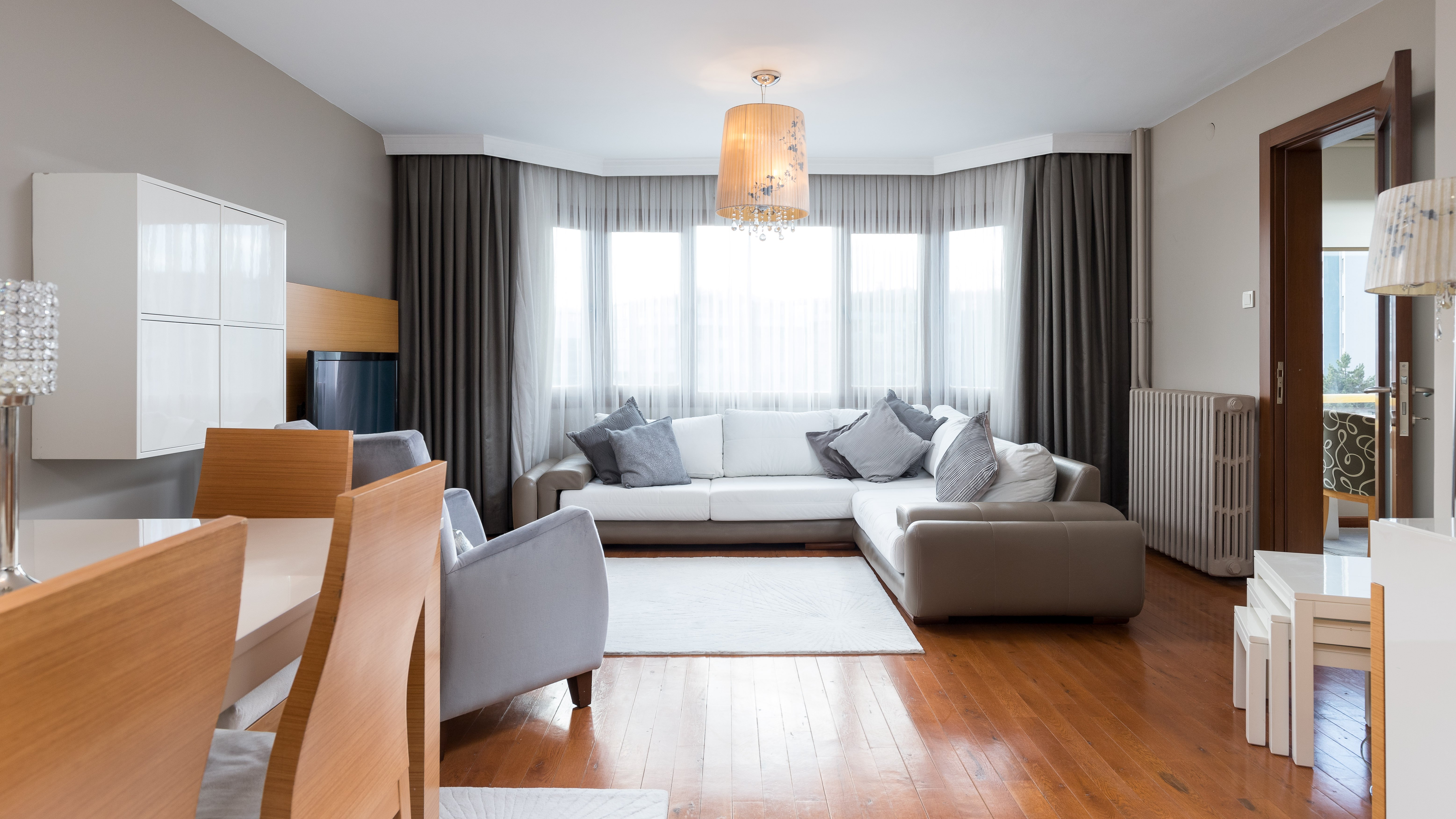 Furnished Apartment 3 bedroom in Centrally located in complex