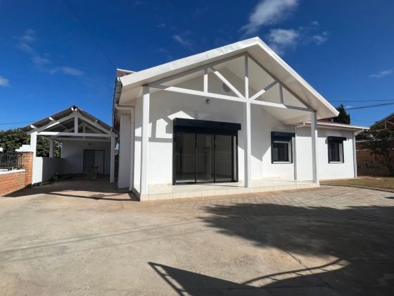 MAISON F4 RENOVÉ À LOUER-AMBATOBE 