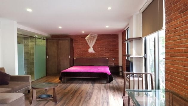 Nice, bright studio apartment with lovely balcony in Dang Thai Mai street, ...