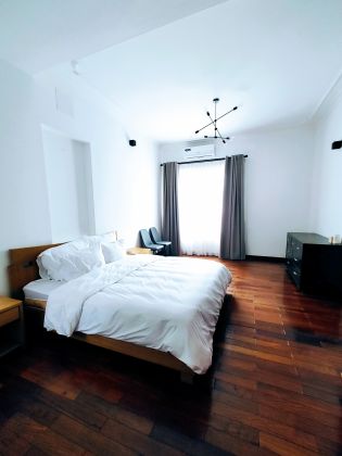 Super nice villa with yard and swimming pool, 4 bedrooms, 5 bathrooms in ...