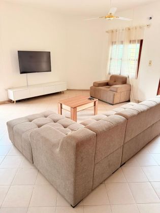 Grand appartement rustique béninois non loin du centre de Cotonou.