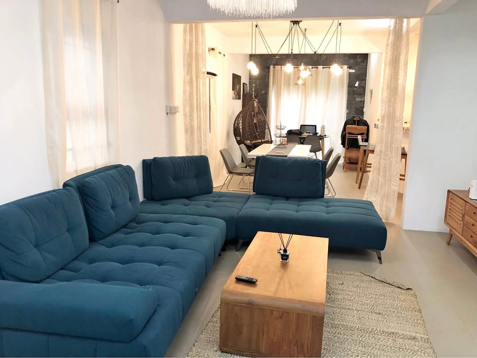 Magnificent Modern House for Rent in Phoenix, Mauritius!