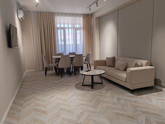 1 bedroom new modern apt near Port Baku and 28 May 