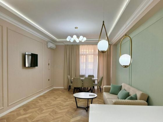 Newly renovated modern 1 BR apt area Port Baku & 28May