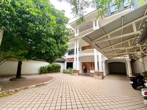 09 Bedroom Villa for Rent near Independence Monument