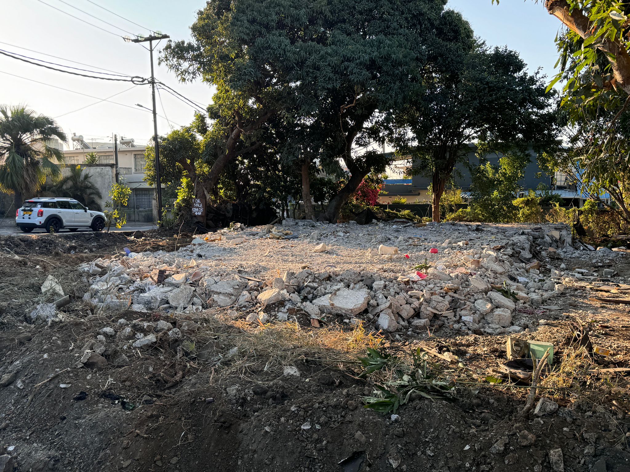 LAND FOR SALE IN ROUTE DE HUGNIN ROSE HILL FOR COMMERCIAL / RESIDENTIAL PROJECT