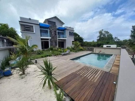 Duplex moderno in affitto a Roches Noire