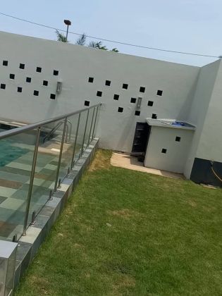 Location d'une maison à piscine et jardin 