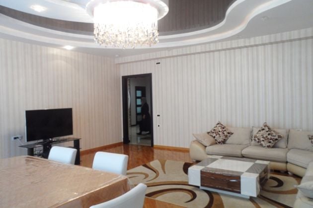 3 bedroom apartment near Port Baku and 28 May area 