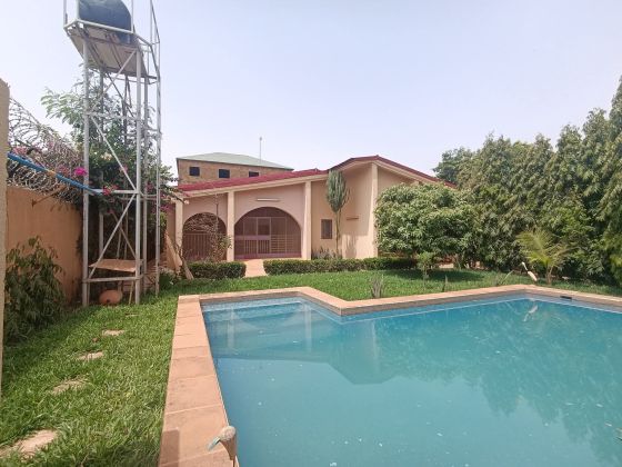 Belle villa basse de 05 pièces + piscine Zone du Bois 