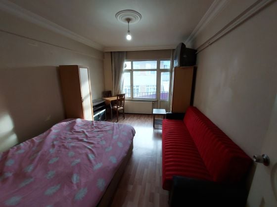 Furnished room with balvonu, double bed in Uskudar