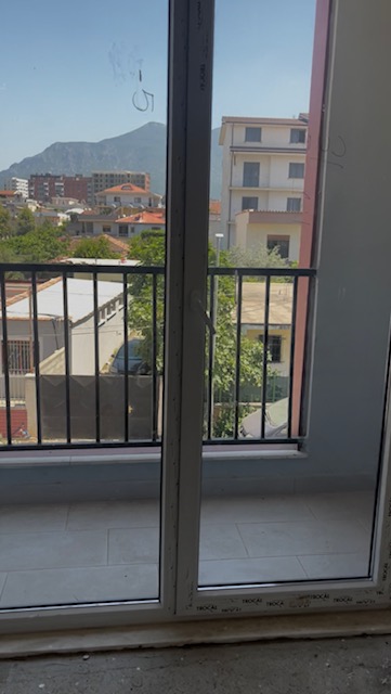 ¡Última unidad disponible! Apartamento moderno de 2 dormitorios y 2 baños con balcón (vistas a las montañas)