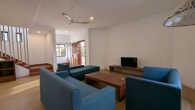 Brand New 5 bedrooms renovated apartment for rent 