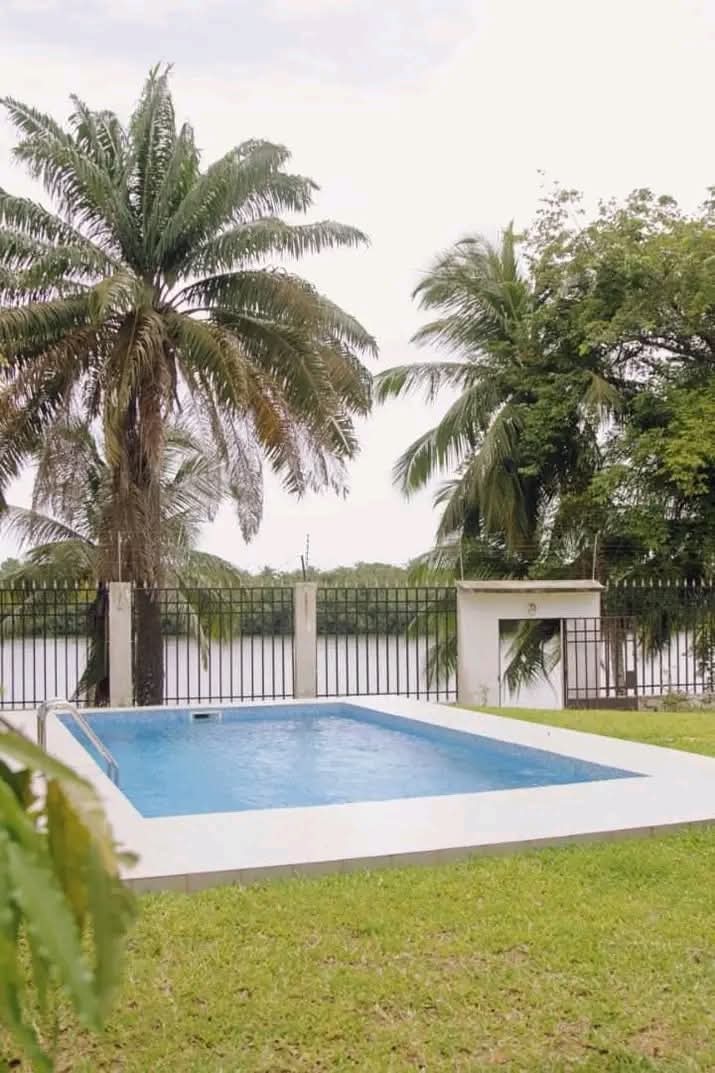 Villa in vendita ad Assinie sul bordo della laguna 