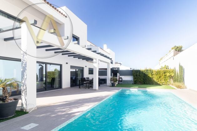 NUEVA villa moderna de 4 dormitorios - Piscina - Cerca de la playa