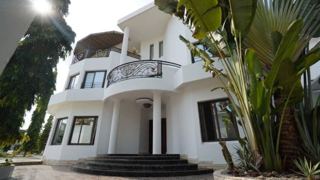 TRIPLEX 11 PIÈCES RIVIERA M'BADON SUR 2000M²