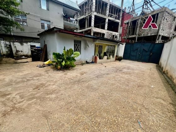 Parcelle À Vendre - Kintambo ( À 2 pas de GB ) 