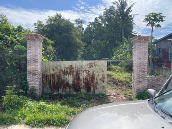 River front view Land size 15m x 400m: 550$/month 