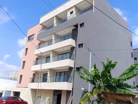 À vendre 2 immeubles jumelées R+3 + 1 penthouse Cocody ...