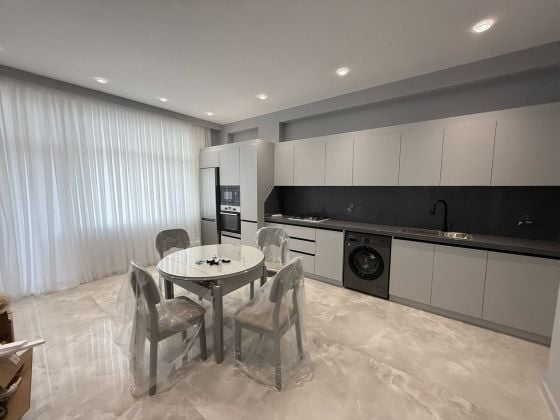 Just renovated. Fresh apartment for rent ! 