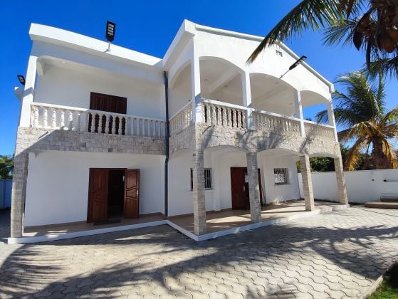 SE ALQUILA - Cómoda villa de 7 plantas para uso residencial u ...