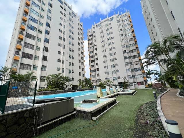 Elegant 3-bedroom apartment with sea and mountain views for rent in Phoenix