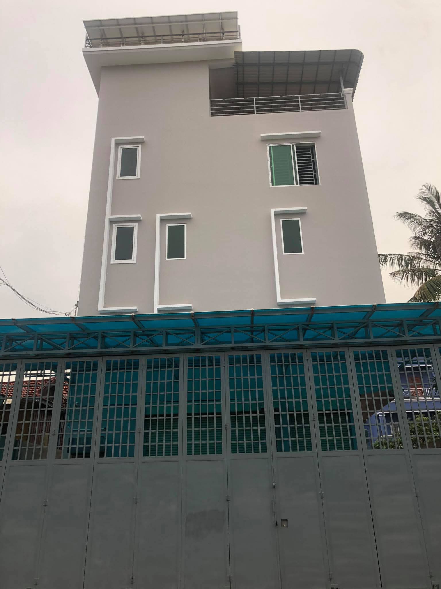 Building for Rent: 6 storeys only 2600$/month