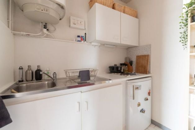 Studio in quiet heart of Paris