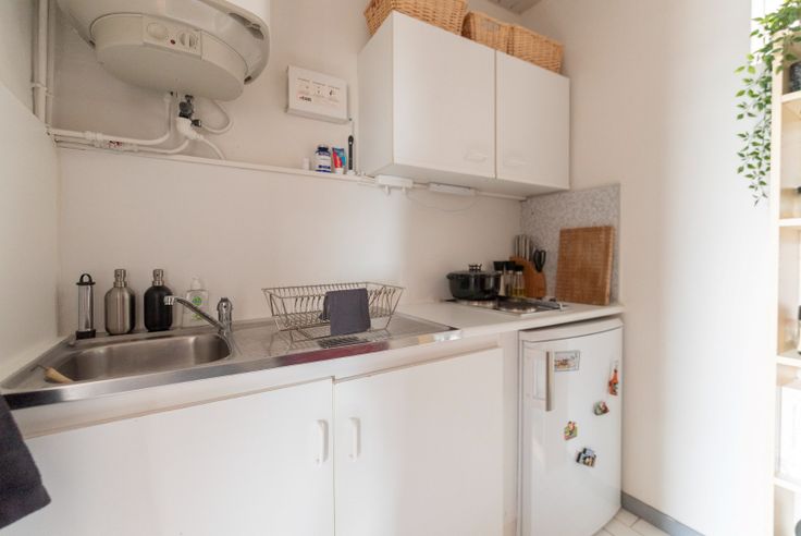 Studio in quiet heart of Paris