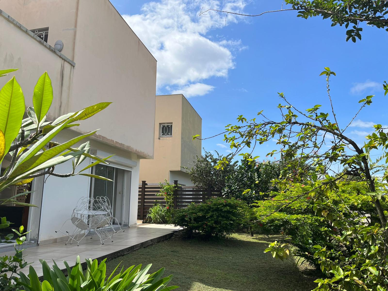 Residence of 02 fenced duplex villas with land title located in the Ancienne Sobraga district (currently rented) 