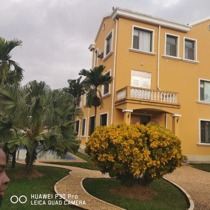 Grande maison et terrain à vendre 