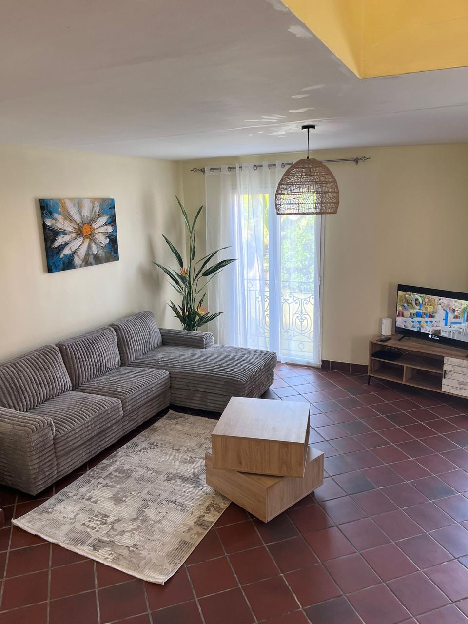 Charming detached house with swimming pool for rent in Tombeau Bay